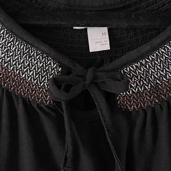 Old Navy Black Short Sleeve Tie/Bead Detail Top. Size Medium. - Picture 3 of 4